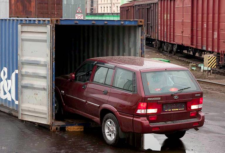 Стоимость отправки жд контейнером машины из Усолья-Сибирского в Москву